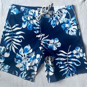 ⭐️ American Eagle men’s board shorts, size medium -brand new with tags.